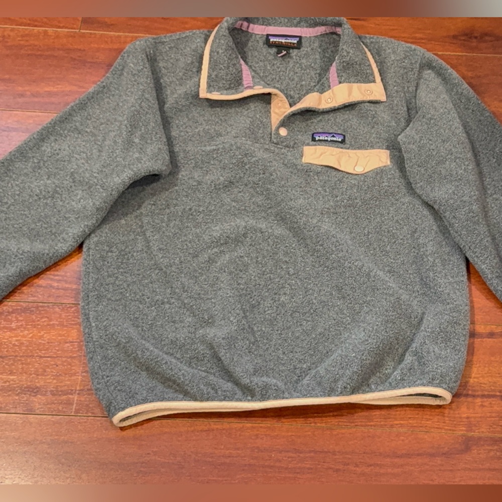 Patagonia Women's Gray and Cream Cowl Sweater - Picture 11 of 14